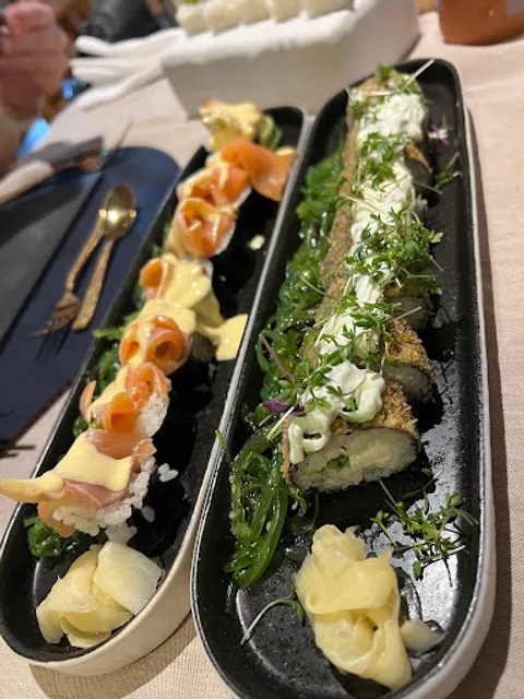 Das Esszimmer by Emanuel Ganahl