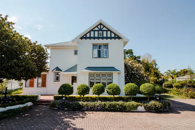 Whispering Oaks Guest House