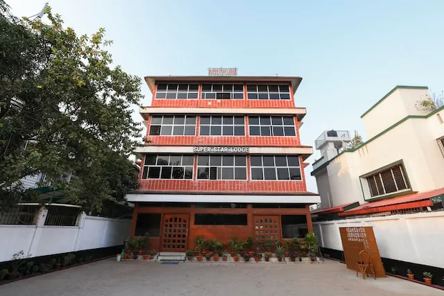 OYO Super Star Lodge