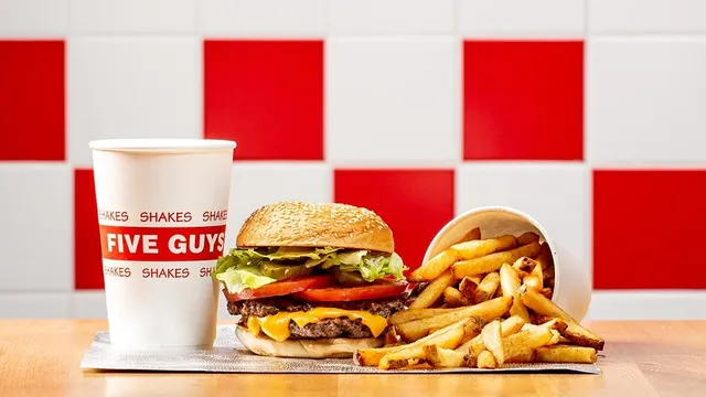Five Guys Burgers and Fries Sevilla Fashion Outlet