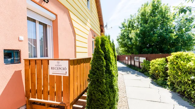 Almafa Apartmanház