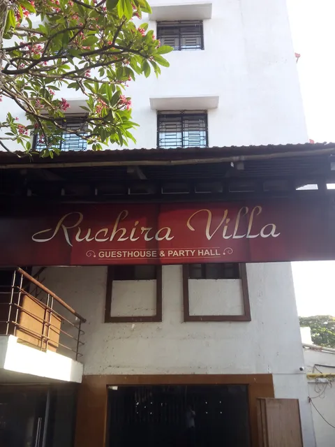 OYO 15605 Ruchira Villa