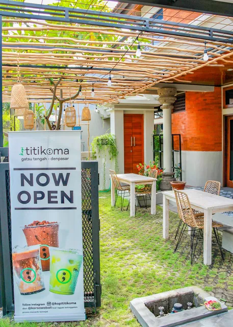 "Bukan" Kopi Titikkoma & Karsawa Khos