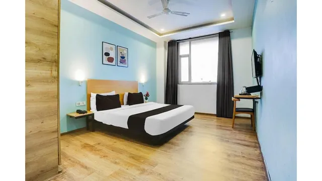Super Townhouse Rohini Sector 23