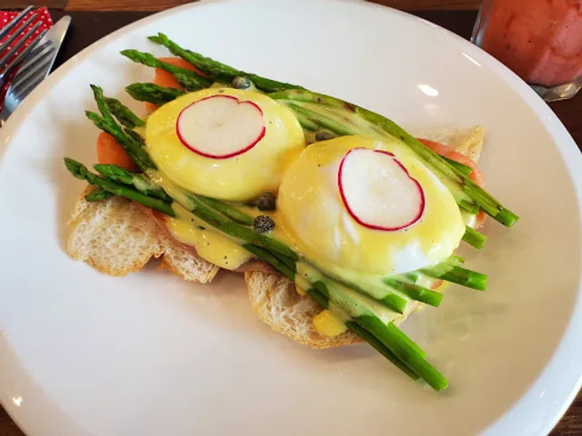 Manifreshto Cafe & Restaurant