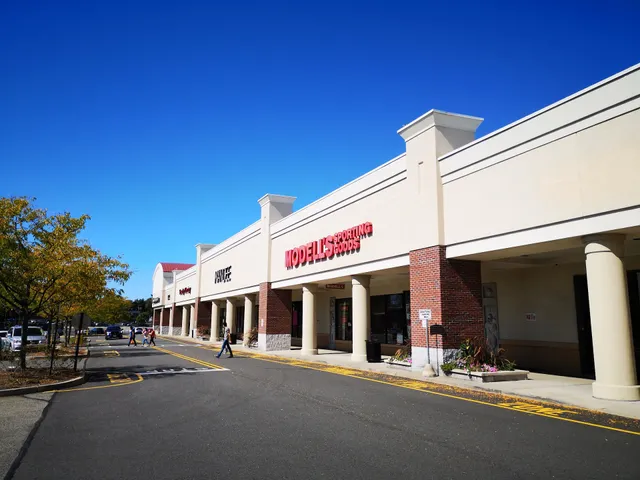 Paramus Place Shopping Center