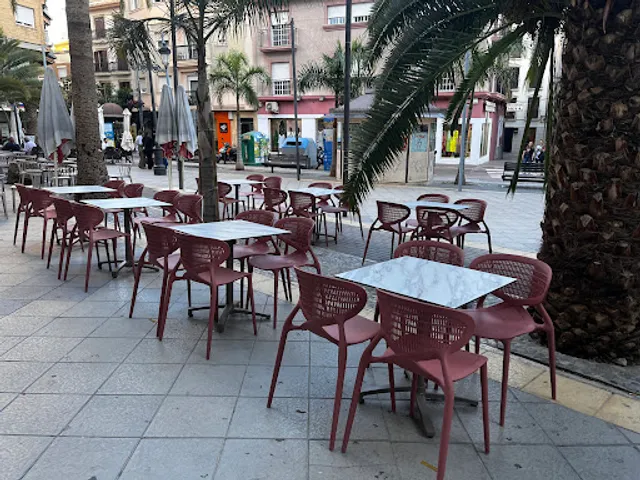 -Bar Cafeteria Note 22