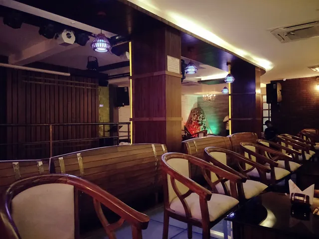 LIVE IT UP CLUB | BAR AND RESTAURANT