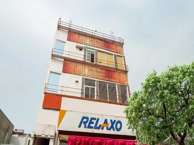 Collection O Collection O Thee City Inn Near Munshi Pulia Metro Station