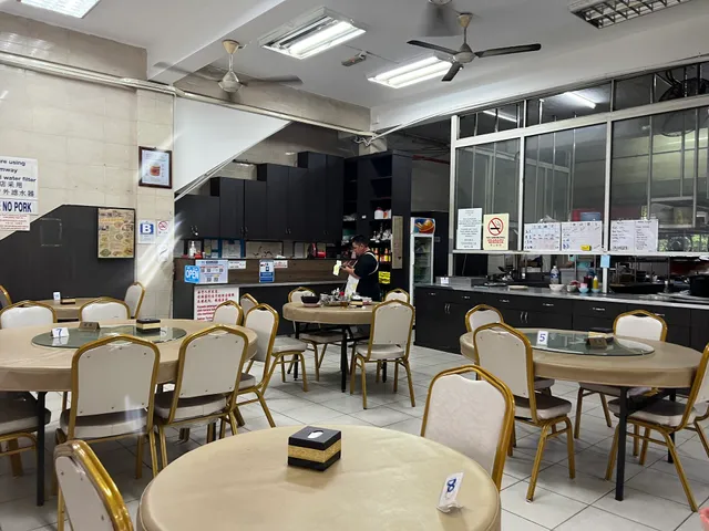 Tung Fong Seafood Restaurant 東風海鮮飯店 (仅此一家、别无分号）