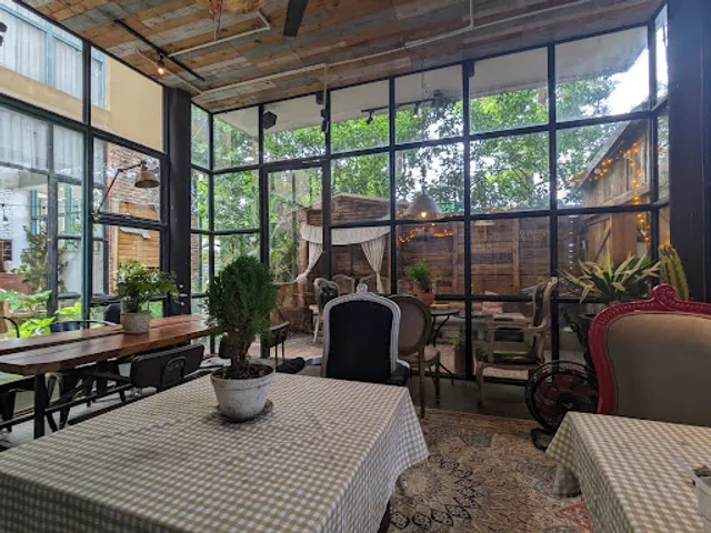 Tiệm Cà Phê Ô Cửa Sổ