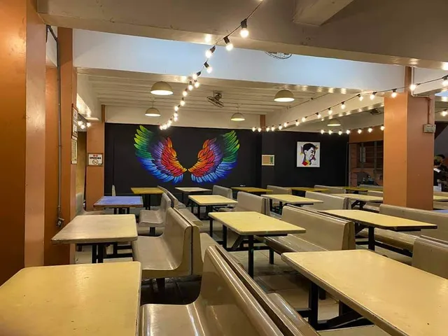 KUYA BOYET'S UNLIWINGS - LA HUERTA