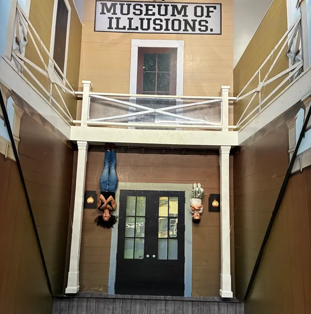 Museum of Illusions - San Diego