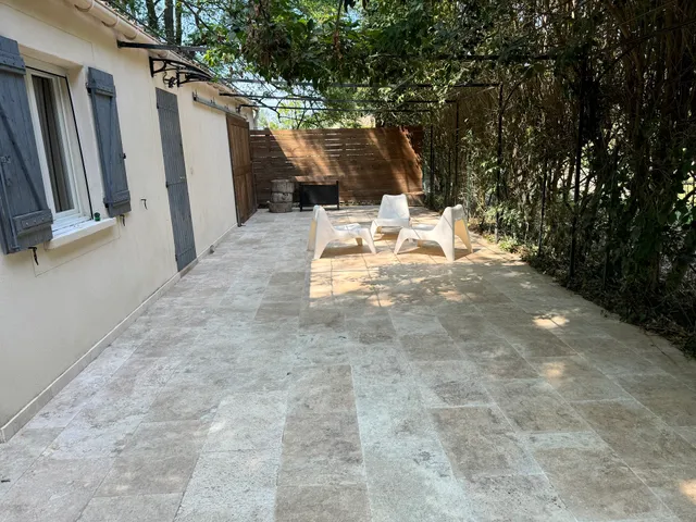 VILLA RHONA hébergement avec jacuzzi logement vacances chambre d'hôtes loveroom