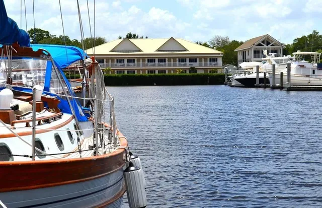 Legacy Harbour Hotel & Suites