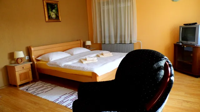 Apartment and Rooms Maraton