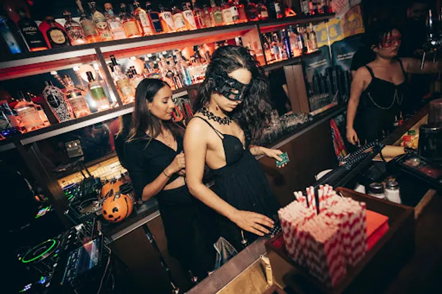 Charlotte Bar/Club Paris