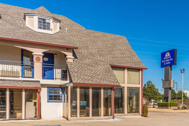 Econo Lodge Inn & Suites Oklahoma City West