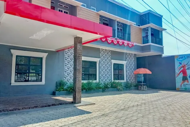 RedDoorz Near Alun Alun Slawi