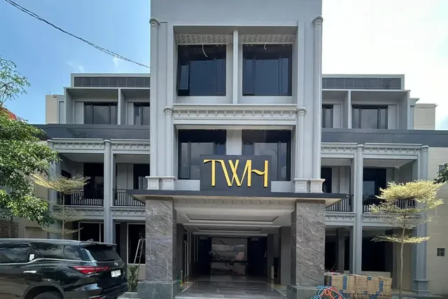 Urbanview TWH Costel near Stadion Maguwoharjo Yogyakarta