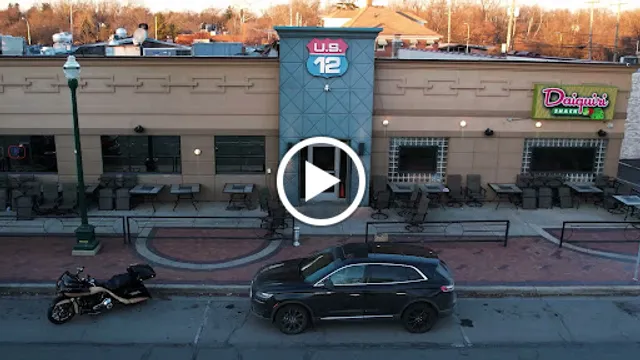 Mike and Monas - US 12