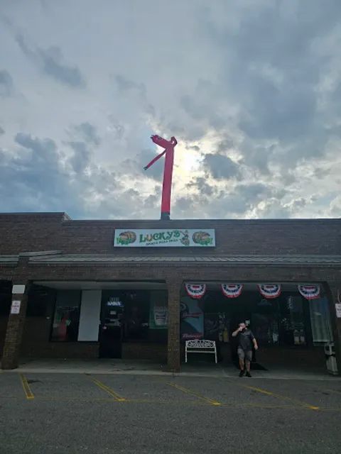 Lucky's Sports Pub & Grill