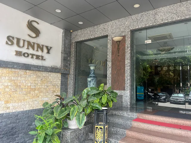 Sunny Hotel 3