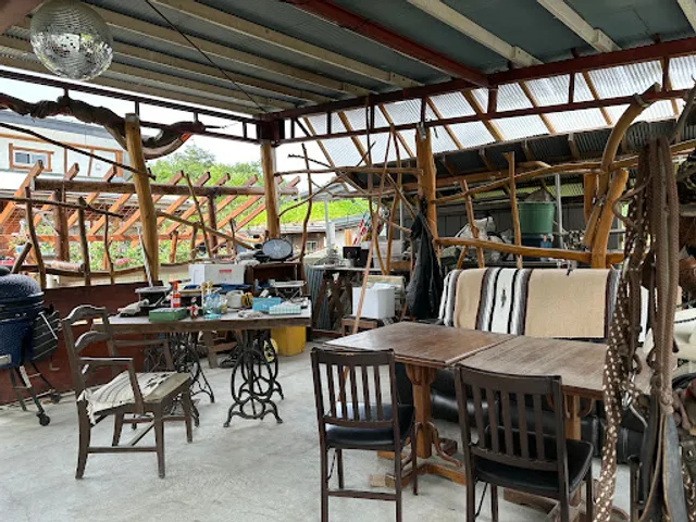 Bonfire Cafe WILD BR'ESSE