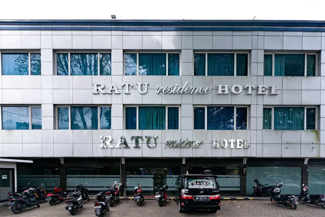 RedDoorz Premium @ Hotel Ratu Residence