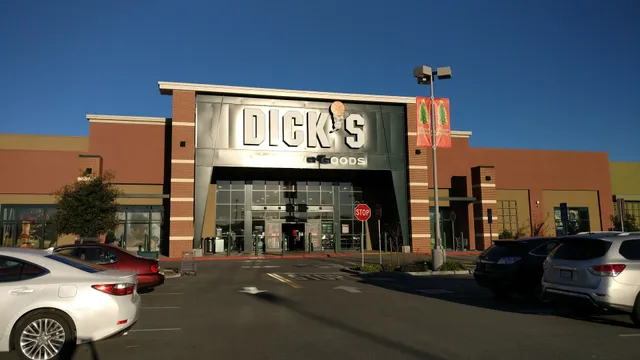 DICK'S Sporting Goods