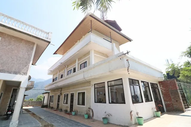 OYO 40193 Silver Oak