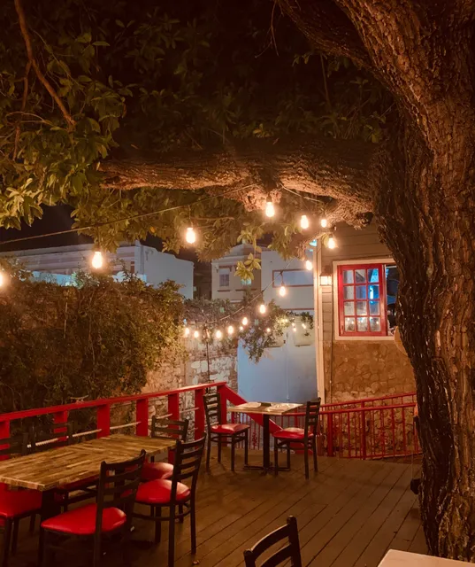 Níspero Asador, Vinos y Coctelería