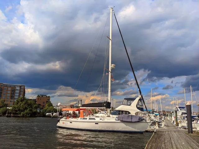 Henderson's Wharf Marina