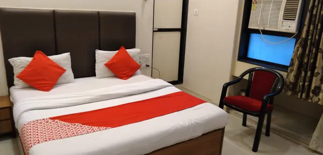 OYO Hotel Palkhee Near Phoenix Marketcity