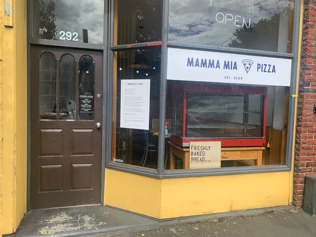 Mamma Mia Pizza & Roslyn bakery