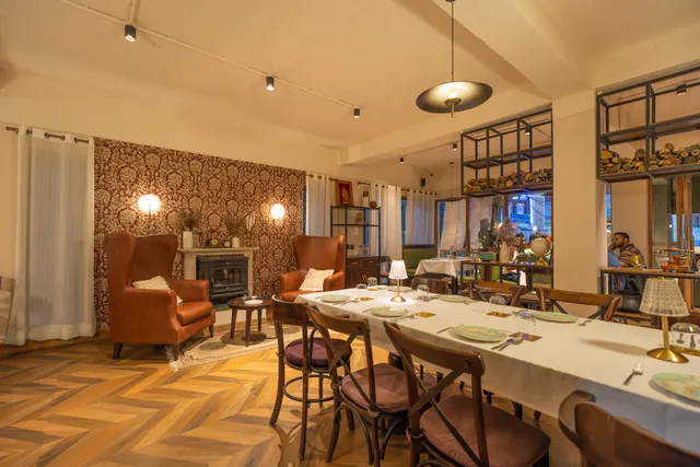 Montagne - Contemporary Mountain Cafe