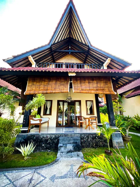 Tradisi Beach Front Villas
