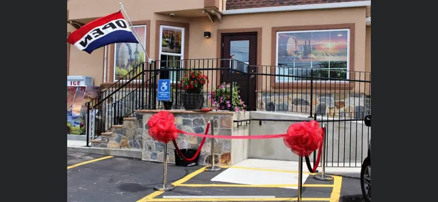 West 82 Wine & Liquor