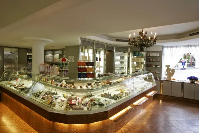 K.u.K. Hofzuckerbäcker L. Heiner Perchtoldsdorf, Café Konditorei