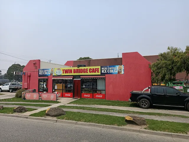 Twin Bridge Lunch Shop