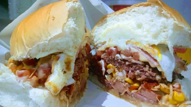 Lips Burguer Pastéis e Porções