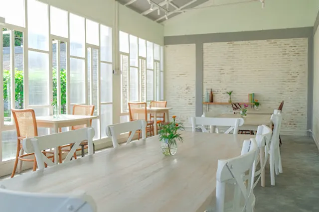 Tanasurga restaurant, cafe and organic store