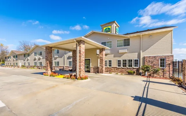 Wamego Inn & Suites