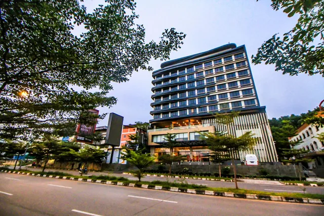 Asialink Hotel by Prasanthi