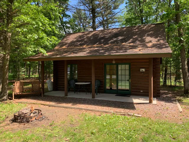 Dilly's Hatfield Resort & Gift Shop