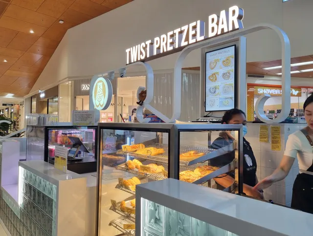 Twist Pretzel Bar