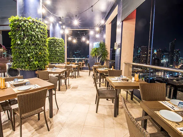 Encima Roofdeck Restaurant, Makati