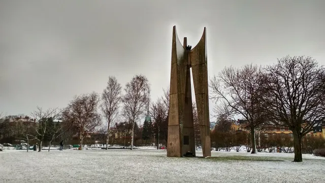 Memorial to Seafarers and the Deceased at Sea (Sculpture)