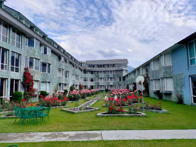 Hotel Woodstock- Best Hotel / Top 10 Hotels/ Best View Hotel in Pahalgam