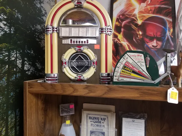 Cal’s Collectables and Mantiques